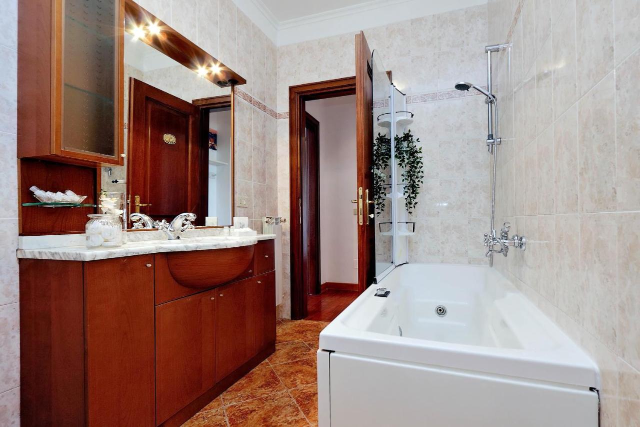 Colosseo Sunset Apartment Рим Екстер'єр фото