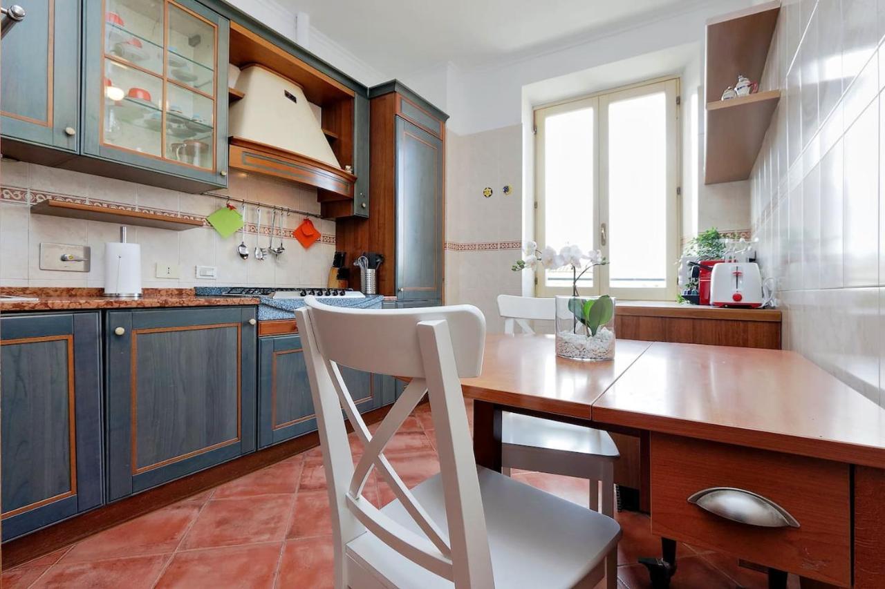 Colosseo Sunset Apartment Рим Екстер'єр фото